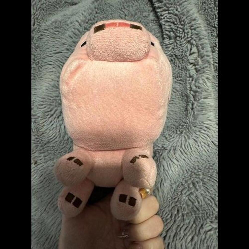 Minecraft Pig Plush Toy - Soft and Cuddly Collectible - Picture 4 of 4